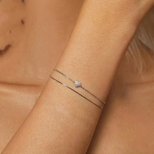 Bracelet Minimaliste avec Pendentif Cœur Étincelant