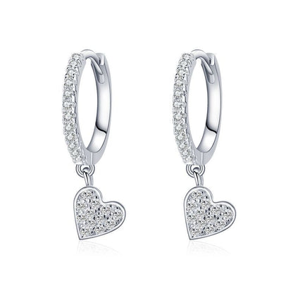 Boucles d’oreilles élégantes en argent avec pendentif cœur scintillant