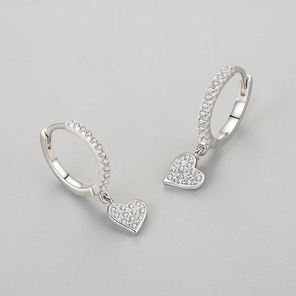 Boucles d’oreilles élégantes en argent avec pendentif cœur scintillant